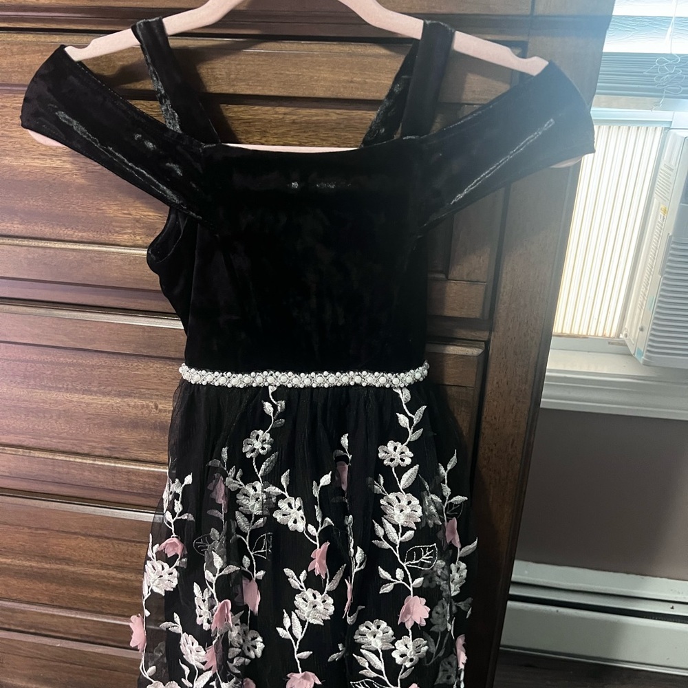 Speechless Black and White Off-the-Shoulder Sundress